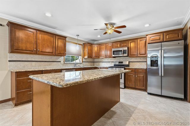 902 P. Street SW, Ardmore, OK 73401