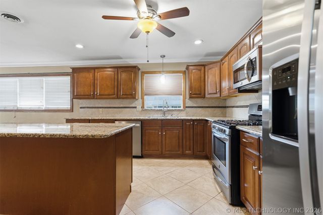 902 P. Street SW, Ardmore, OK 73401