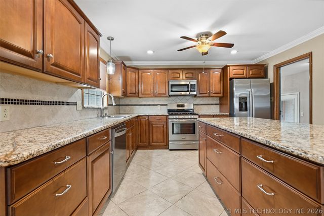 902 P. Street SW, Ardmore, OK 73401