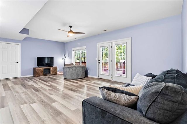 16915 E 41st Terrace S, Independence, MO 64055