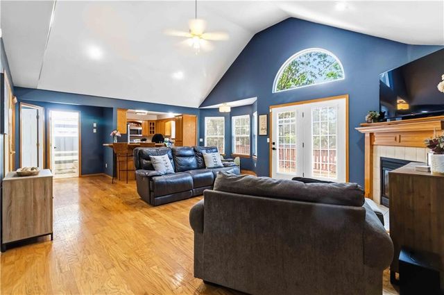 16915 E 41st Terrace S, Independence, MO 64055