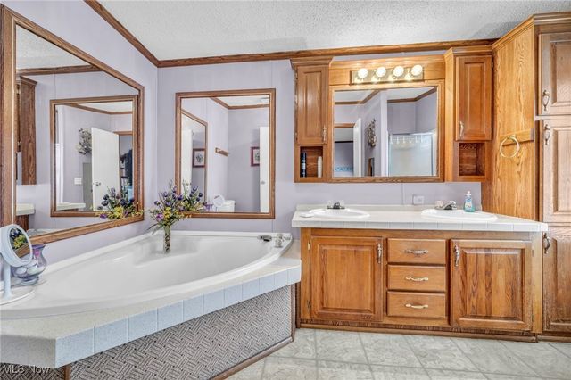 27202 Cook Road 95, Olmsted Twp, OH 44138