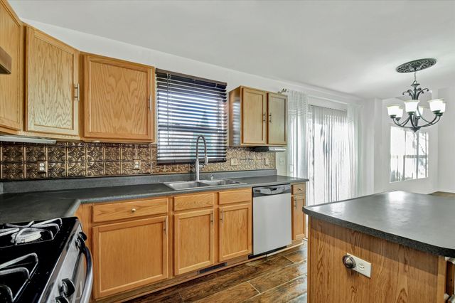 1814 Dalemont Way, Dyer, IN 46311