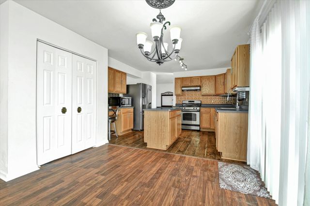 1814 Dalemont Way, Dyer, IN 46311