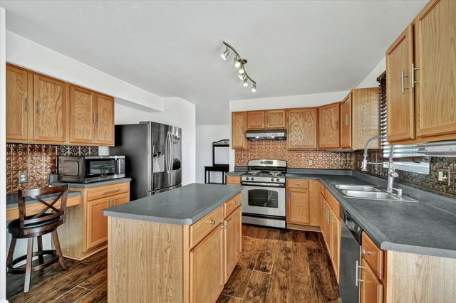 1814 Dalemont Way, Dyer, IN 46311