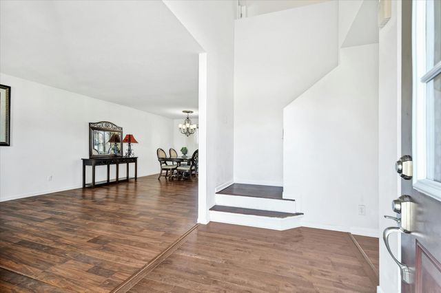 1814 Dalemont Way, Dyer, IN 46311