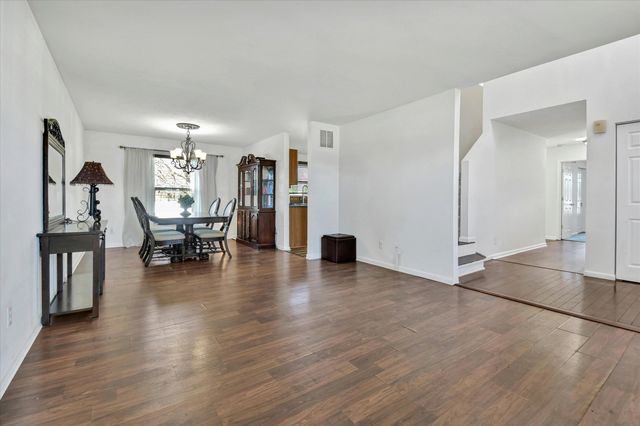 1814 Dalemont Way, Dyer, IN 46311