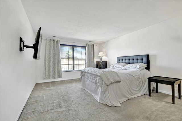 1814 Dalemont Way, Dyer, IN 46311