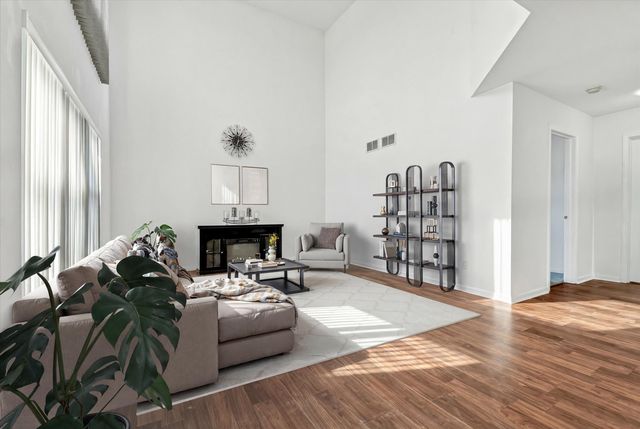 1814 Dalemont Way, Dyer, IN 46311