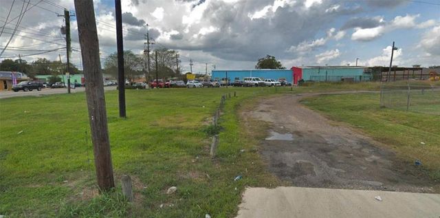1915 South Shaver, Pasadena, TX 77502