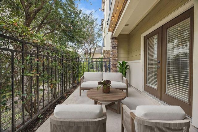 2415 Beall Street, Houston, TX 77008