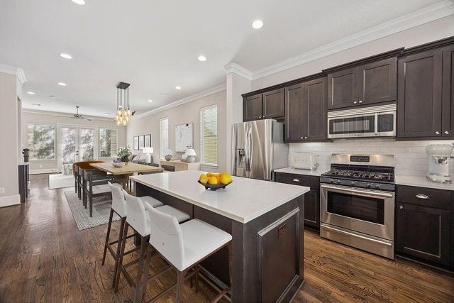 2415 Beall Street, Houston, TX 77008