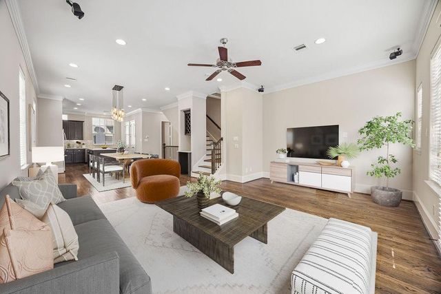 2415 Beall Street, Houston, TX 77008