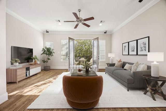 2415 Beall Street, Houston, TX 77008