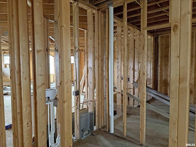 19468 250TH Avenue, Bettendorf, IA 52722