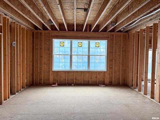 19468 250TH Avenue, Bettendorf, IA 52722