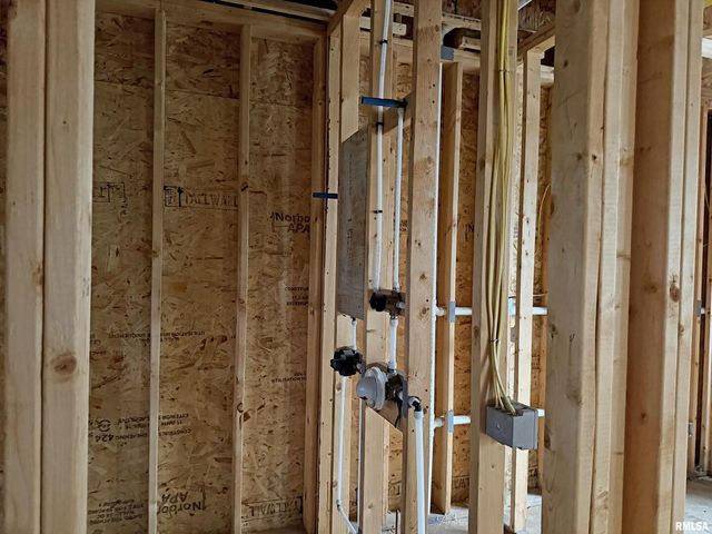 19468 250TH Avenue, Bettendorf, IA 52722