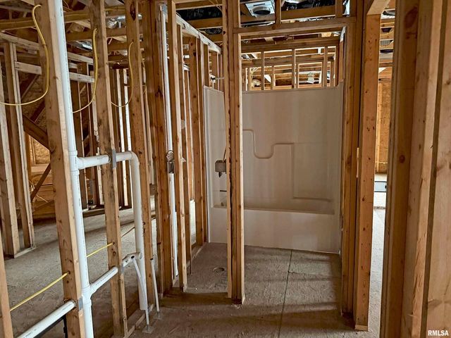 19468 250TH Avenue, Bettendorf, IA 52722