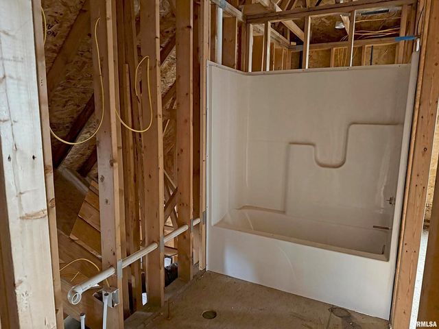 19468 250TH Avenue, Bettendorf, IA 52722