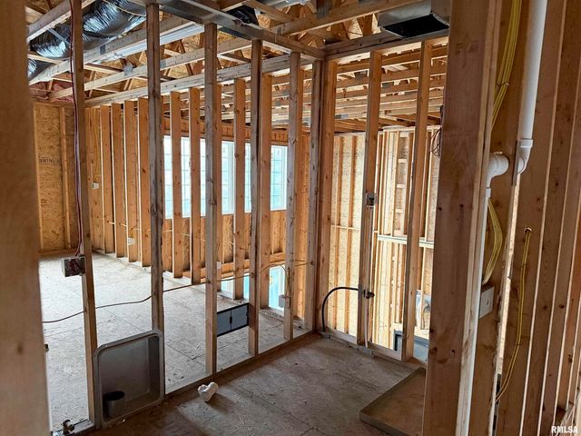 19468 250TH Avenue, Bettendorf, IA 52722