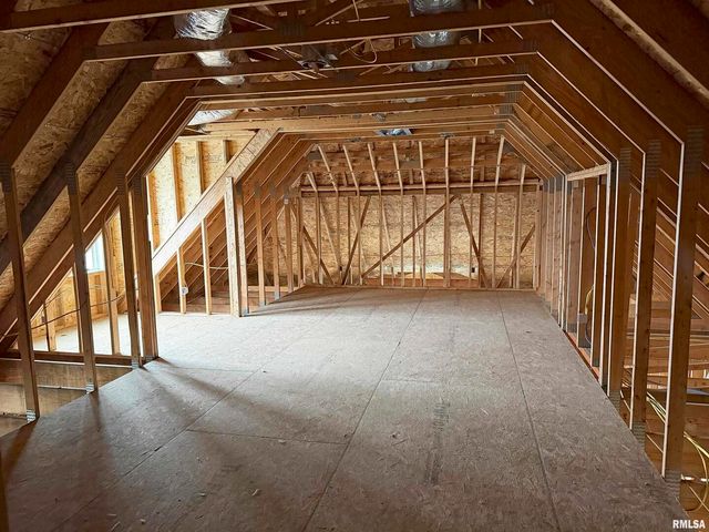 19468 250TH Avenue, Bettendorf, IA 52722