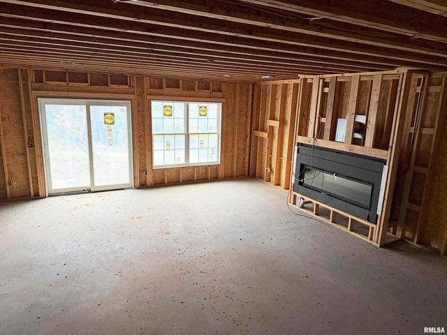 19468 250TH Avenue, Bettendorf, IA 52722