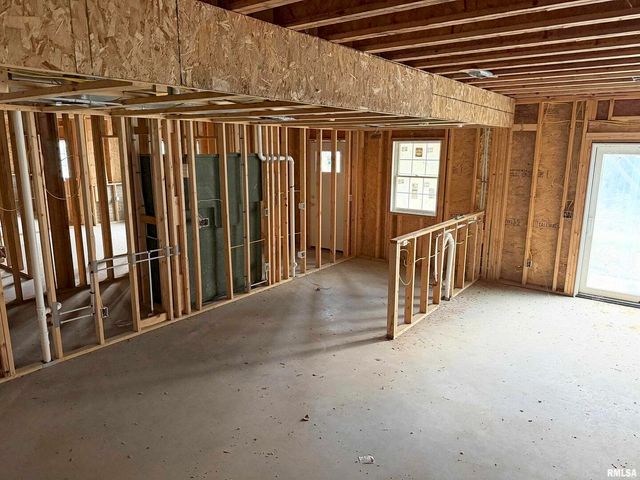 19468 250TH Avenue, Bettendorf, IA 52722