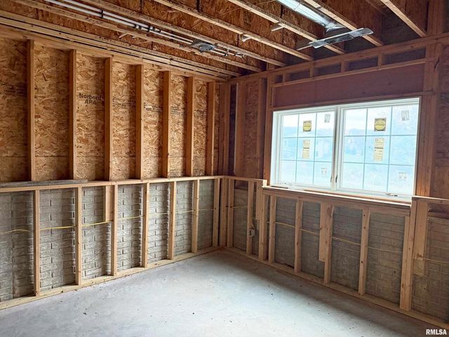 19468 250TH Avenue, Bettendorf, IA 52722