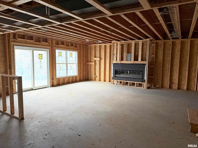 19468 250TH Avenue, Bettendorf, IA 52722