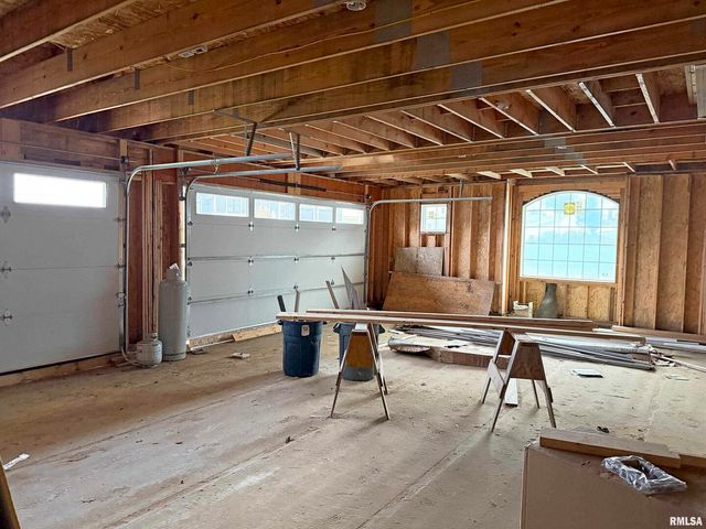 19468 250TH Avenue, Bettendorf, IA 52722