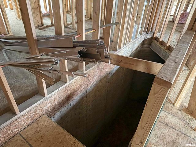 19468 250TH Avenue, Bettendorf, IA 52722