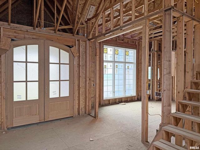 19468 250TH Avenue, Bettendorf, IA 52722