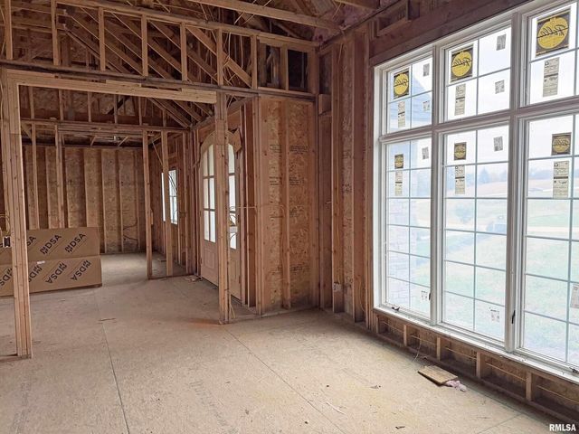 19468 250TH Avenue, Bettendorf, IA 52722