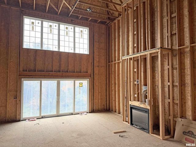 19468 250TH Avenue, Bettendorf, IA 52722