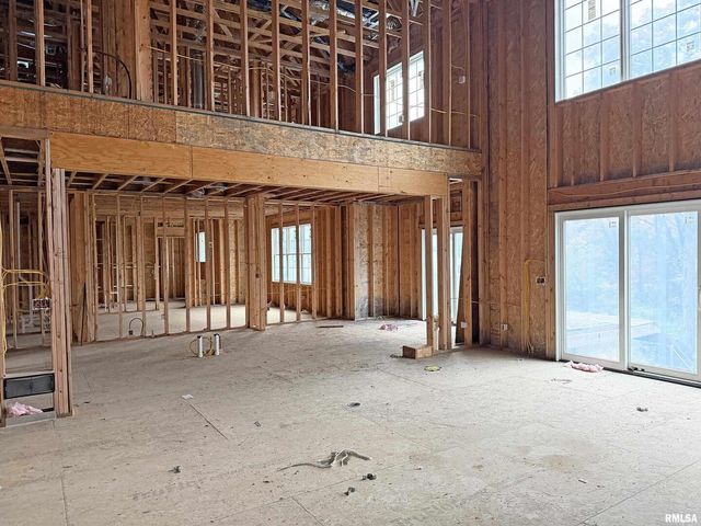 19468 250TH Avenue, Bettendorf, IA 52722