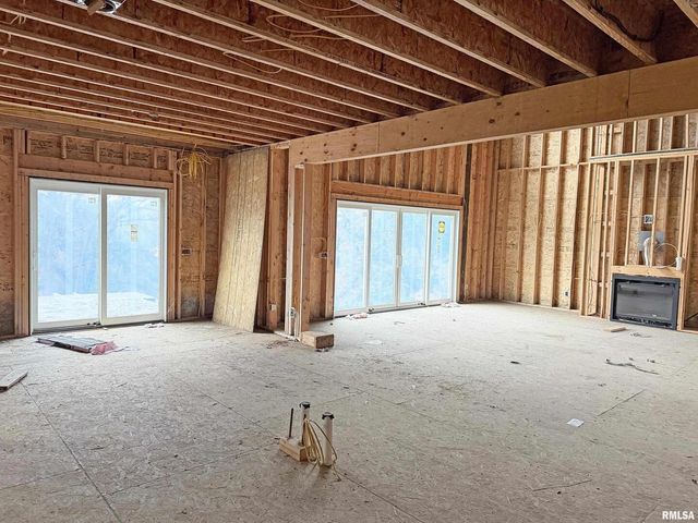 19468 250TH Avenue, Bettendorf, IA 52722