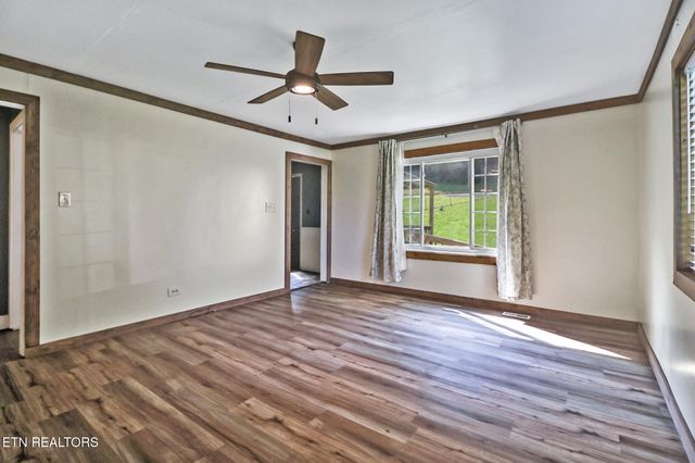 857 Poplar Creek Rd, Oliver Springs, TN 37840