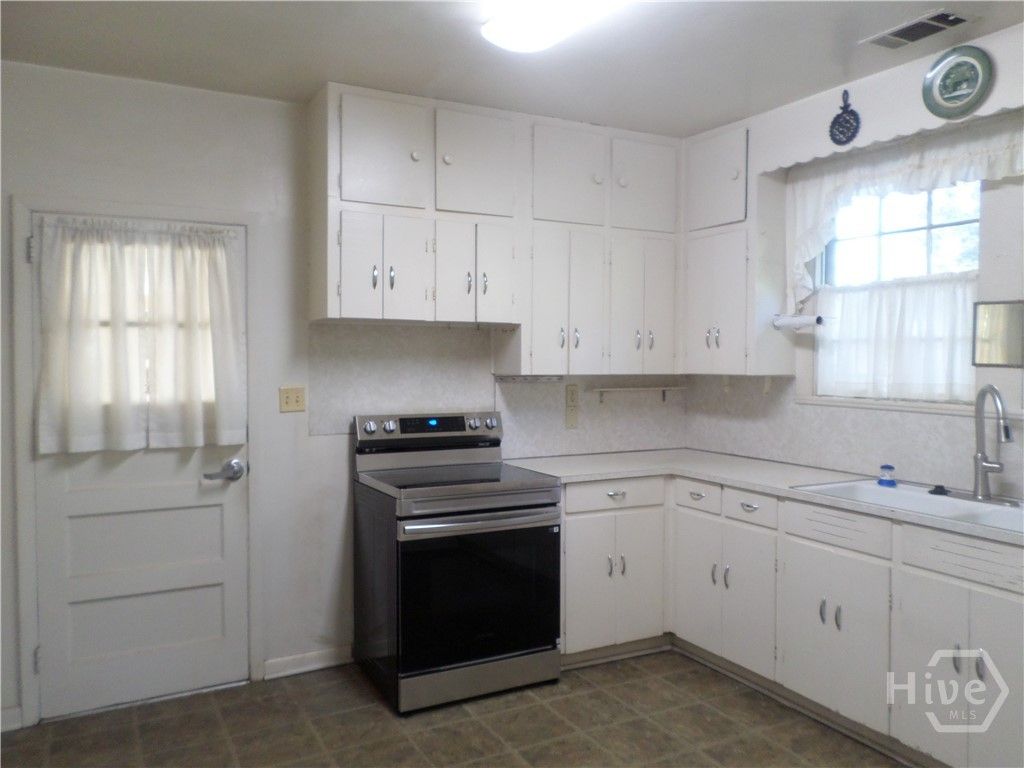 Image 10 of property listing at 8705 Ferguson Avenue, Savannah, GA 31406