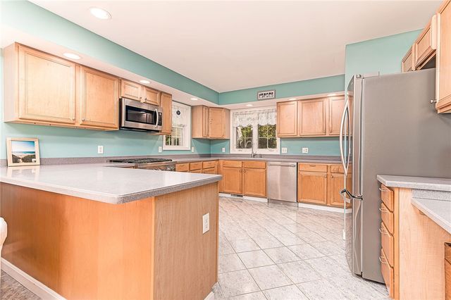 30 Clifford Drive, Westerly, RI 02891