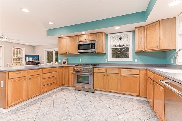 30 Clifford Drive, Westerly, RI 02891