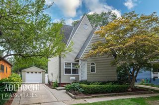75 Mapleton Road, Grosse Pointe Farms, MI 48236