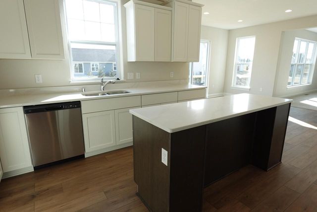 1795 Arbor Vista PLACE, West Bend, WI 53095