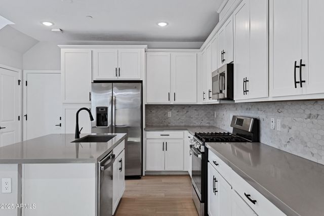 679 E FURNESS Drive 101, Gilbert, AZ 85297