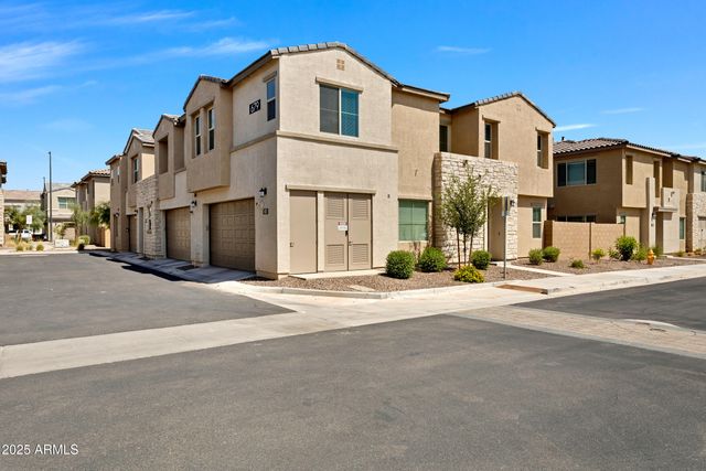 679 E FURNESS Drive 101, Gilbert, AZ 85297