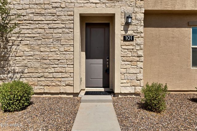 679 E FURNESS Drive 101, Gilbert, AZ 85297