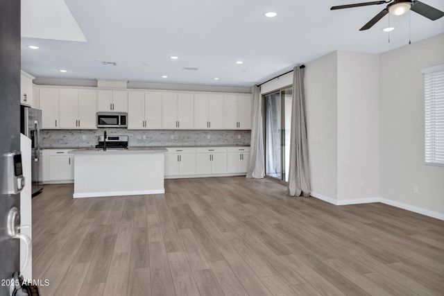 679 E FURNESS Drive 101, Gilbert, AZ 85297