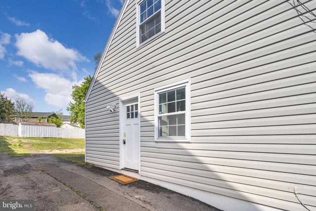 285 MANASSAS DR, Manassas Park, VA 20111