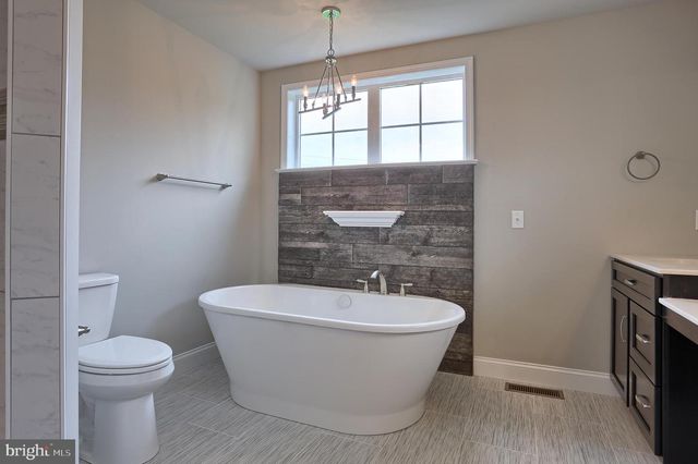 03 ROLLING MEADOW RD, Lebanon, PA 17046