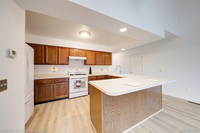 1964 Pine Court, Waterford Charter Township, MI 48328