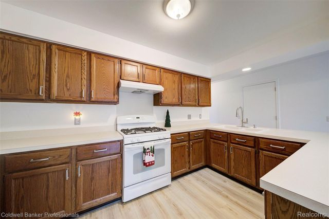 1964 Pine Court, Waterford Charter Township, MI 48328